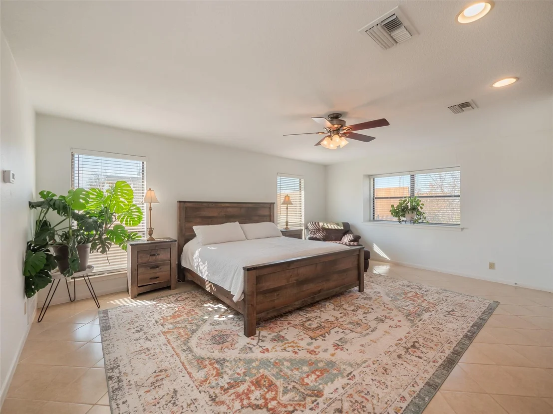 Photo of 1822 Rowe LOOP