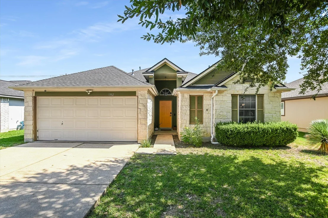 Photo of 1302 Redbud LN