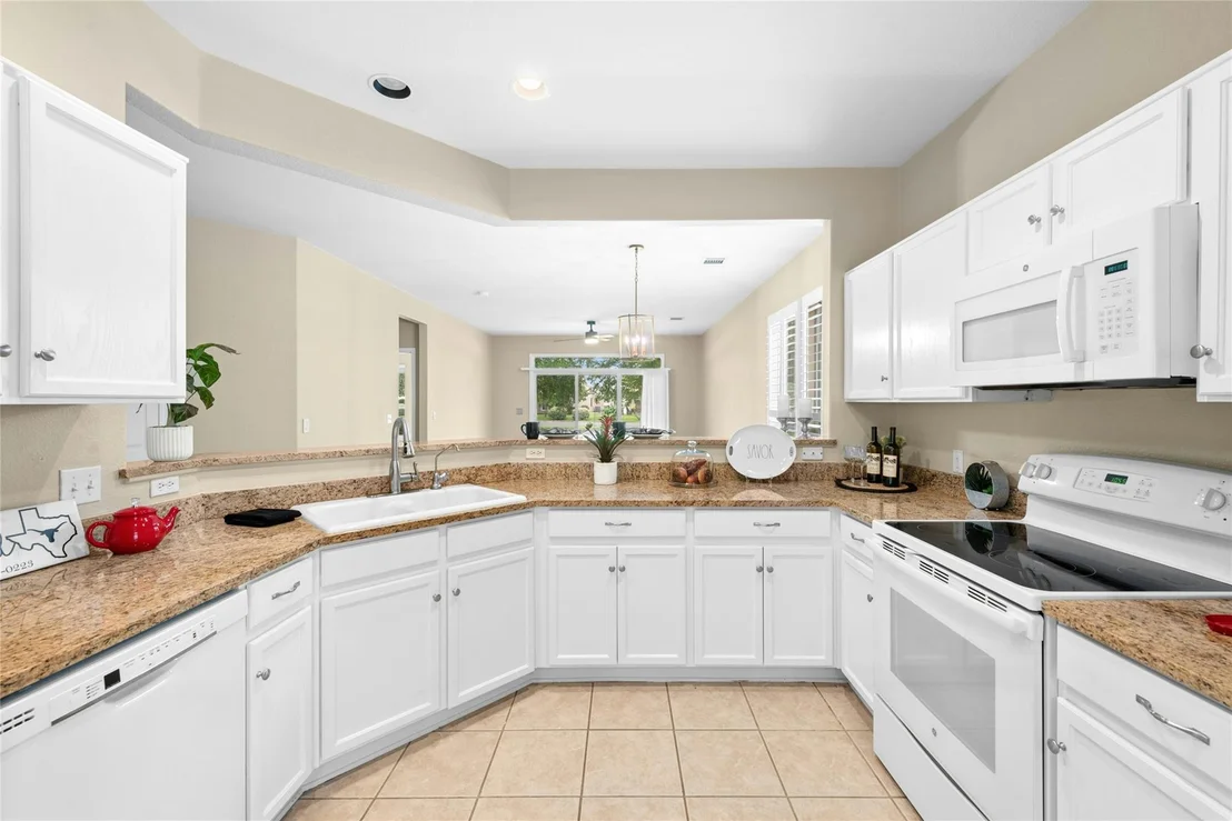 Photo of 111 Hampton CIR