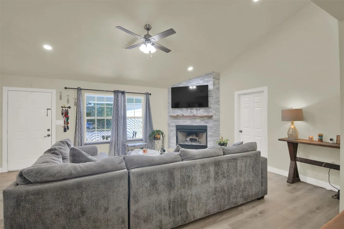 Photo of 115 Rangeland RD