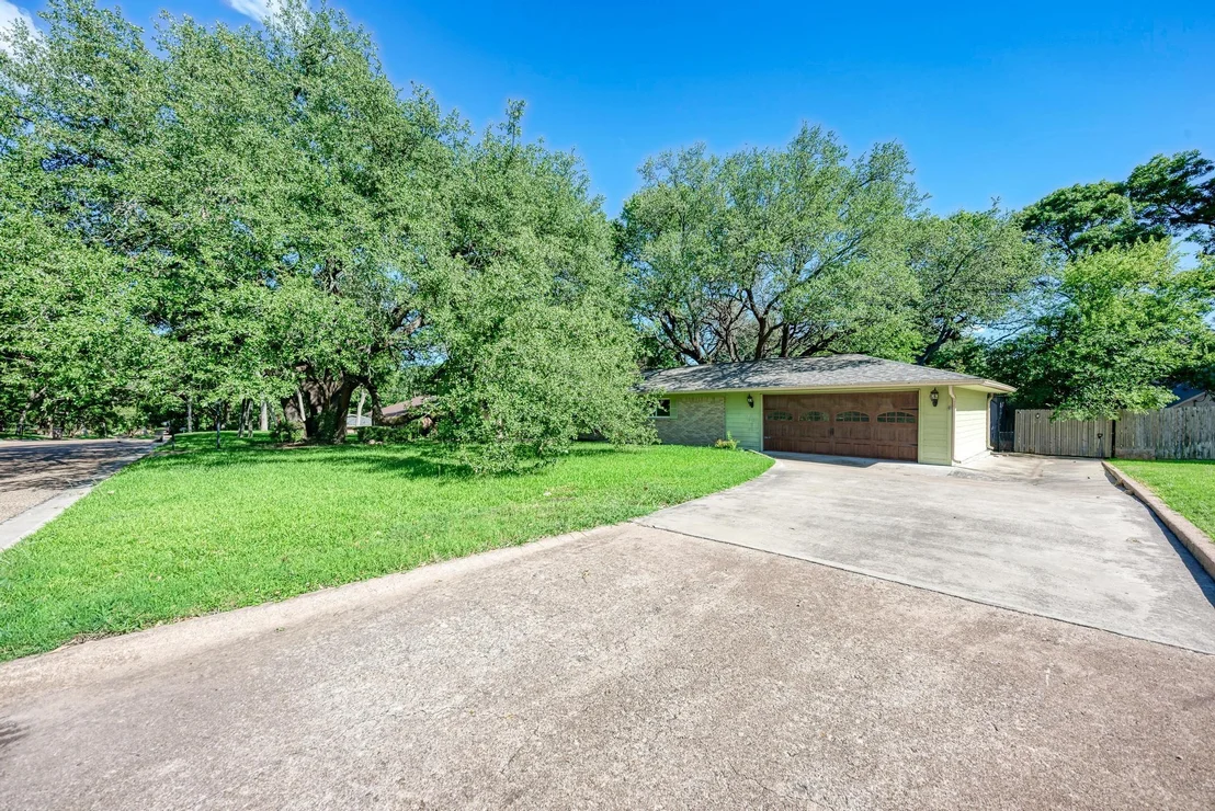 Photo of 2505 Linwood RD