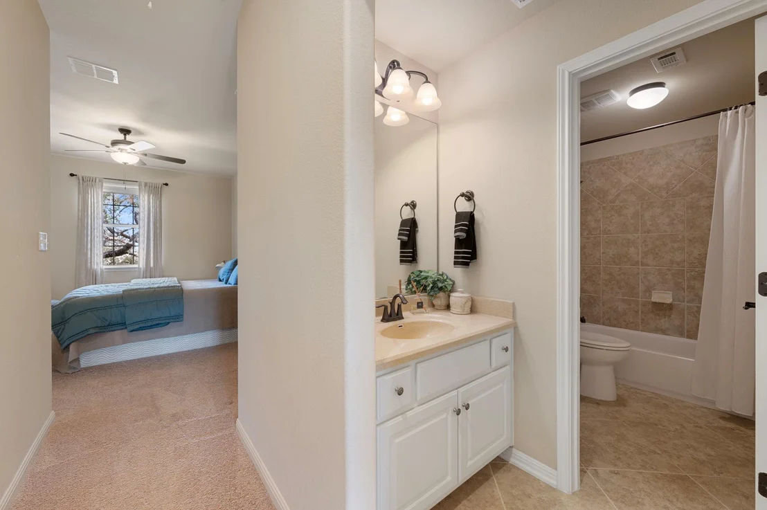 Photo of 182 Emma LOOP