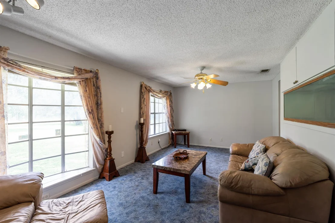 Photo of 651 High Low DR