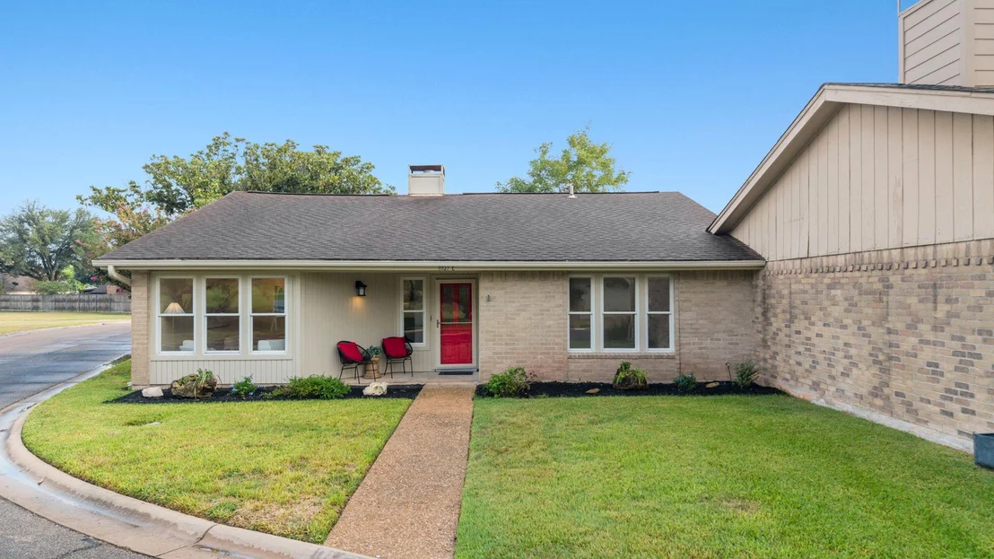 Photo of Unit E at 11127 Pinehurst DR
