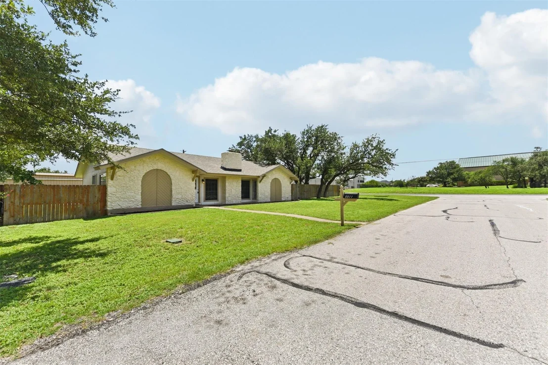 Photo of 8511 Slant Oak DR