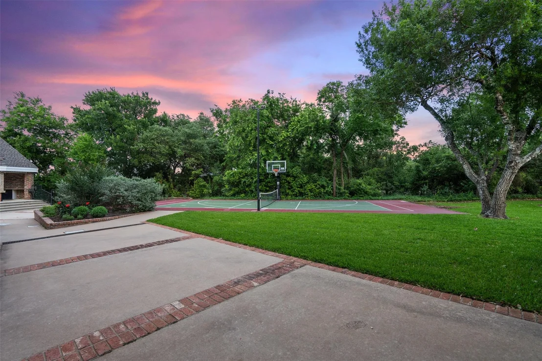 Photo of 12 Hedge LN