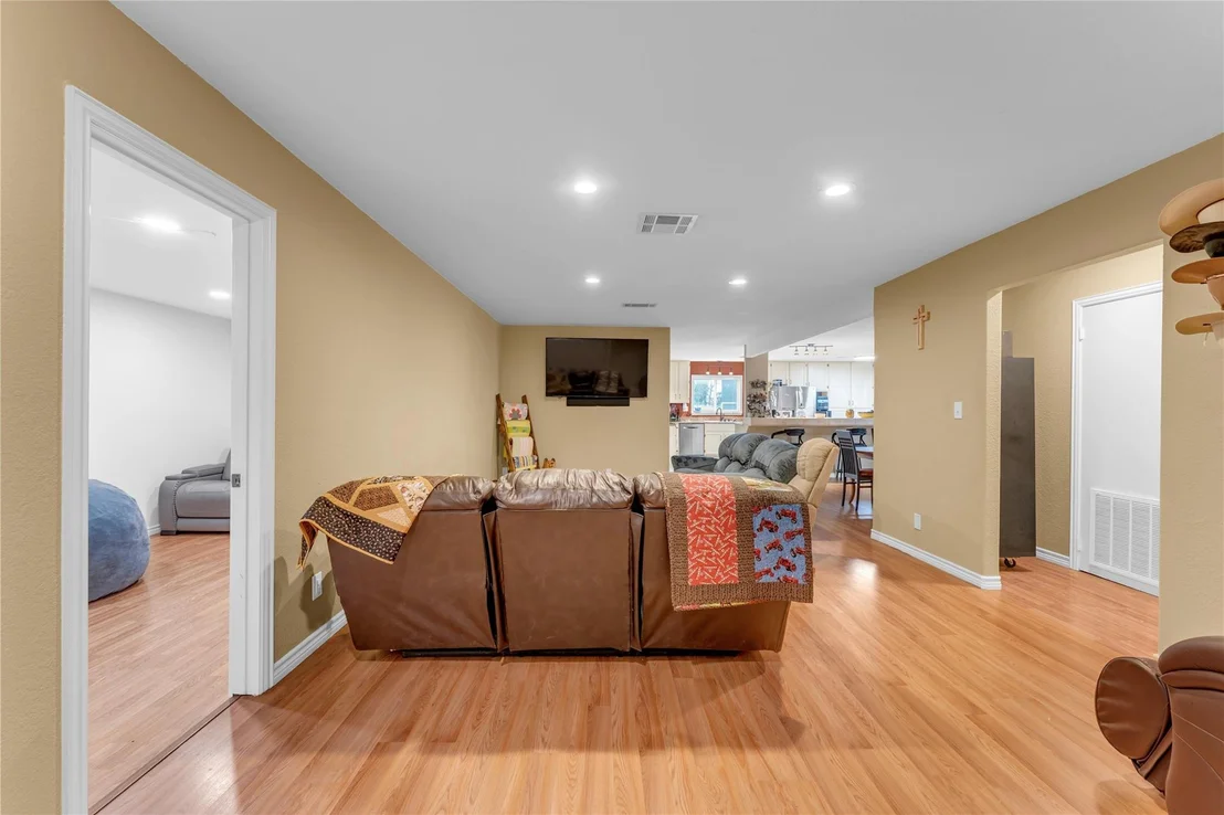 Photo of 312 Apache DR