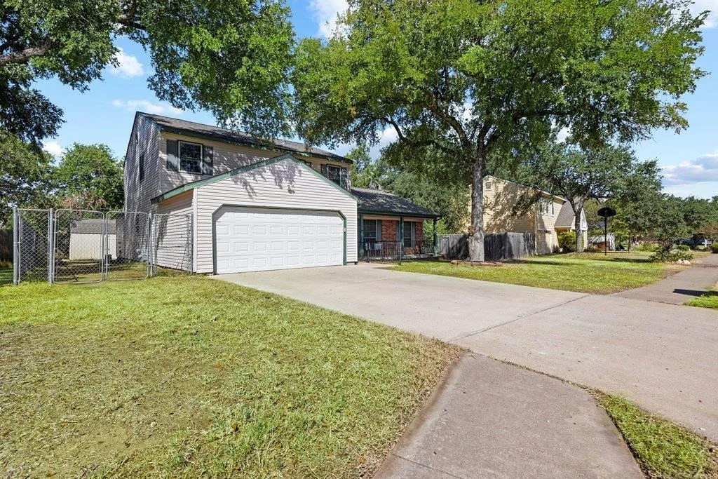 Photo of 1702 Oakridge DR