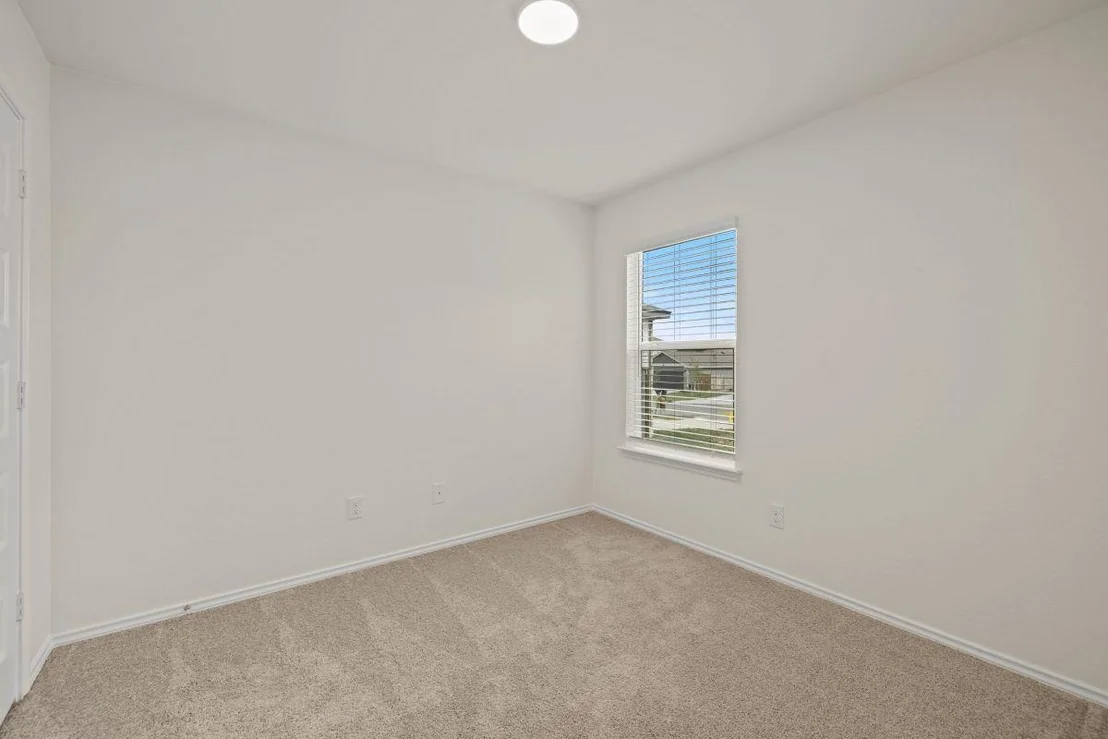 Photo of 284 Feathers ST