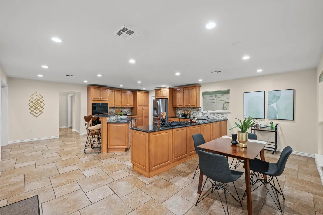Photo of 1904 Oakridge DR