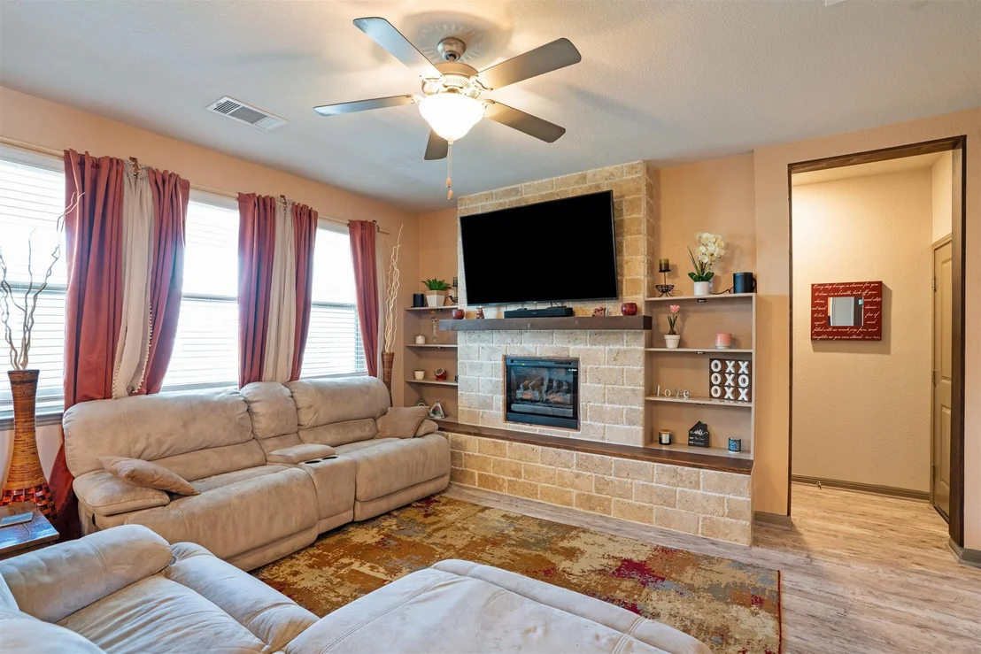 Photo of 5817 Liguria CV