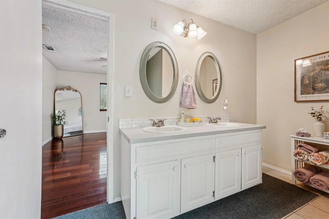 Photo of 11203 Travis DR