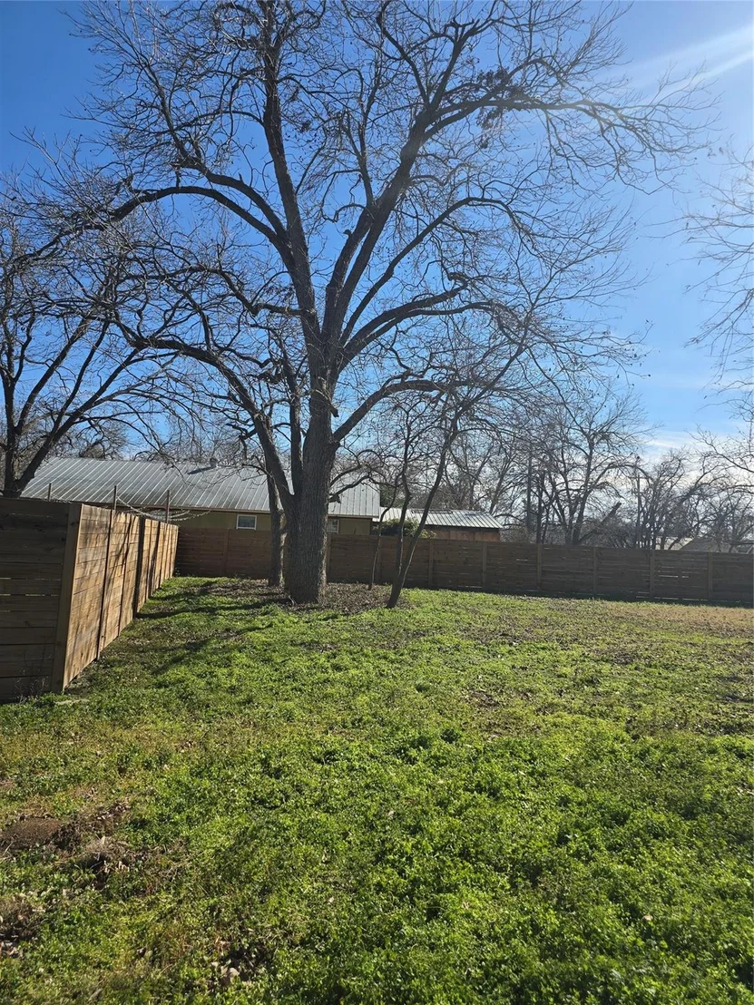 Photo of 305 Lexington RD
