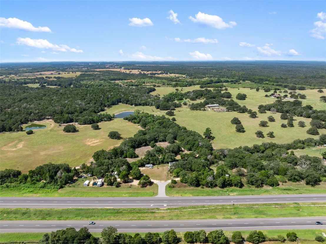 Photo of Unit 1 at 2057 US-290 Highway E
