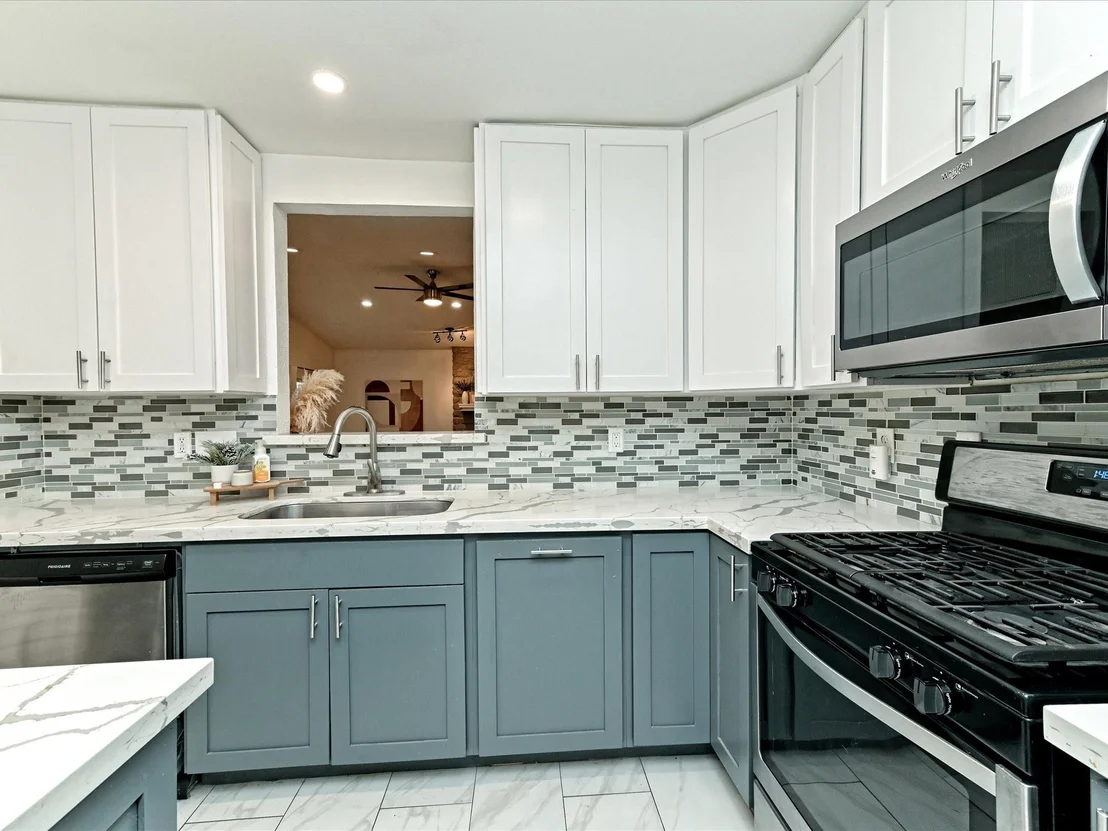 Photo of 1900 Mirabeau ST
