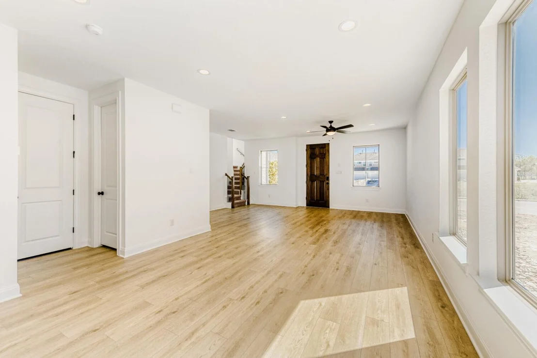 Photo of 175 International ST