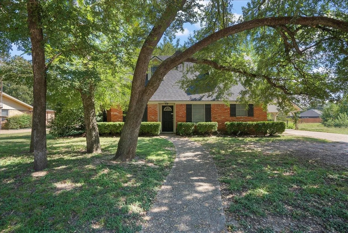 Photo of 421 Forrest LN