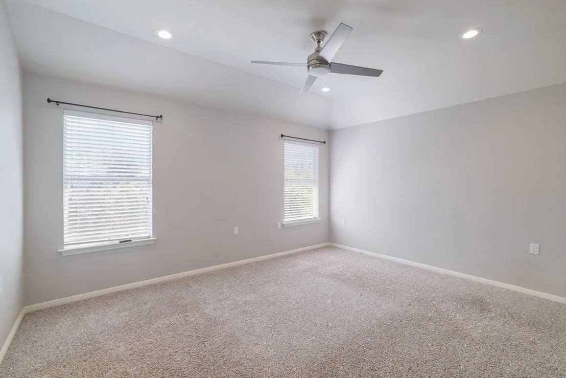 Photo of 412 Colonial Park BLVD