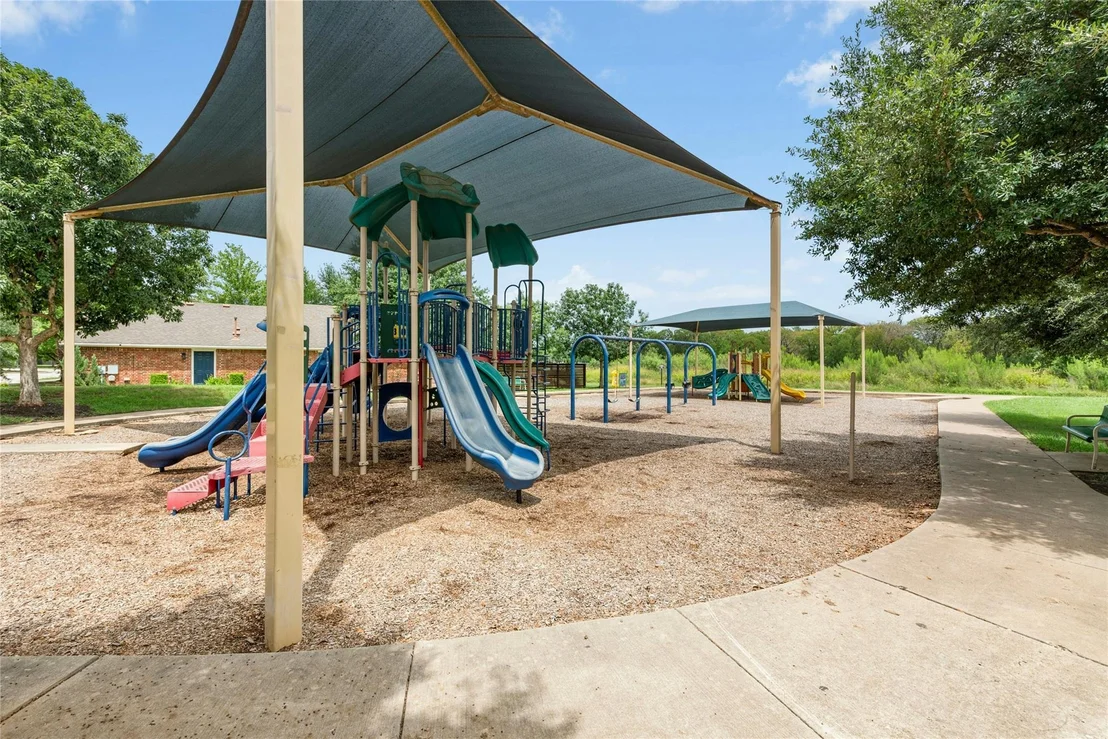 Photo of 390 Fletcher BND