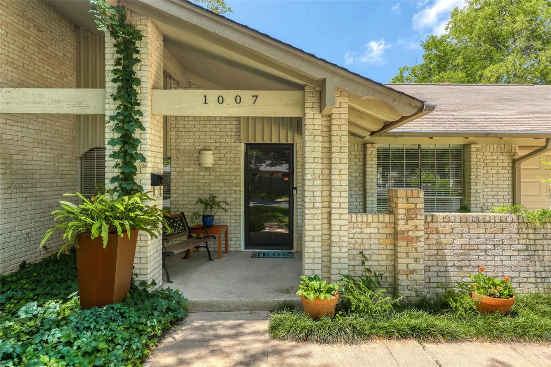 Photo of 1007 Quail Park DR
