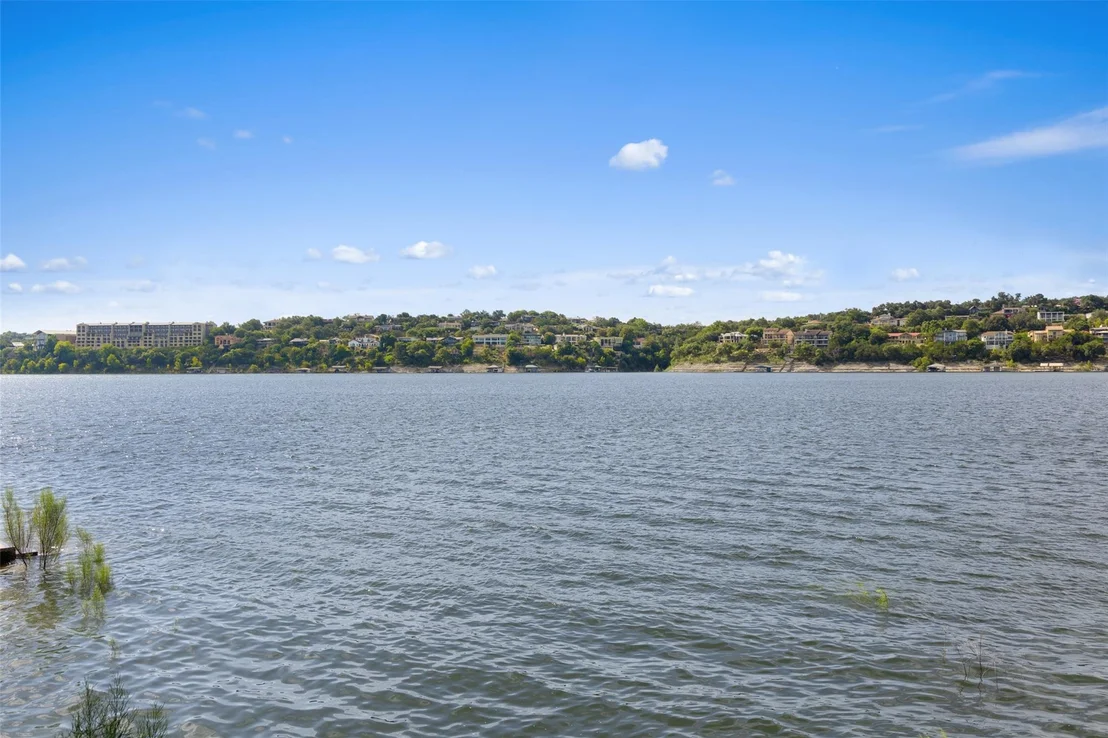 Photo of 18401 Lakepoint CIR