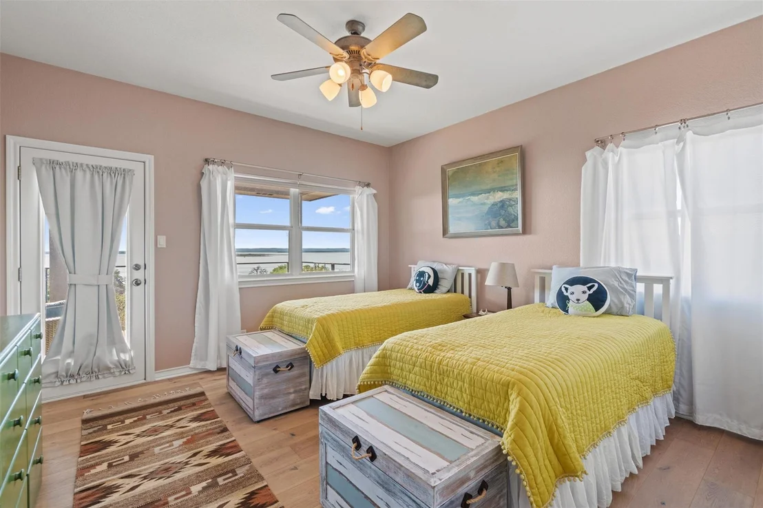 Photo of 4401 Sunset Cliff RD