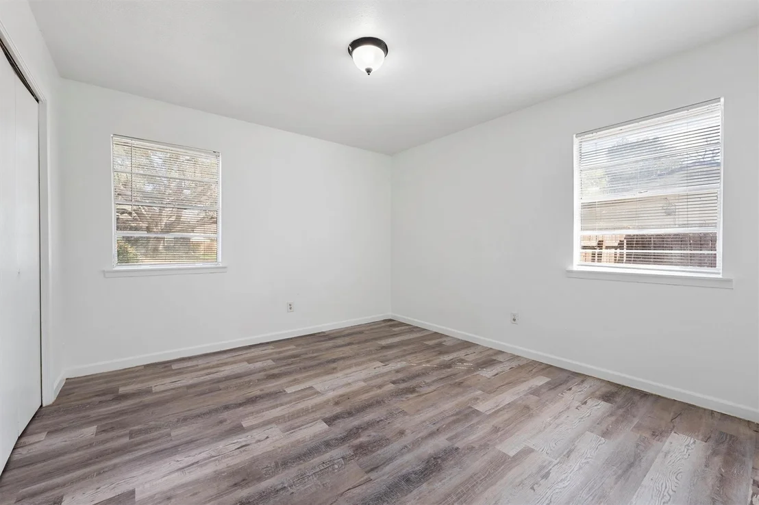Photo of 1106 Hackberry DR