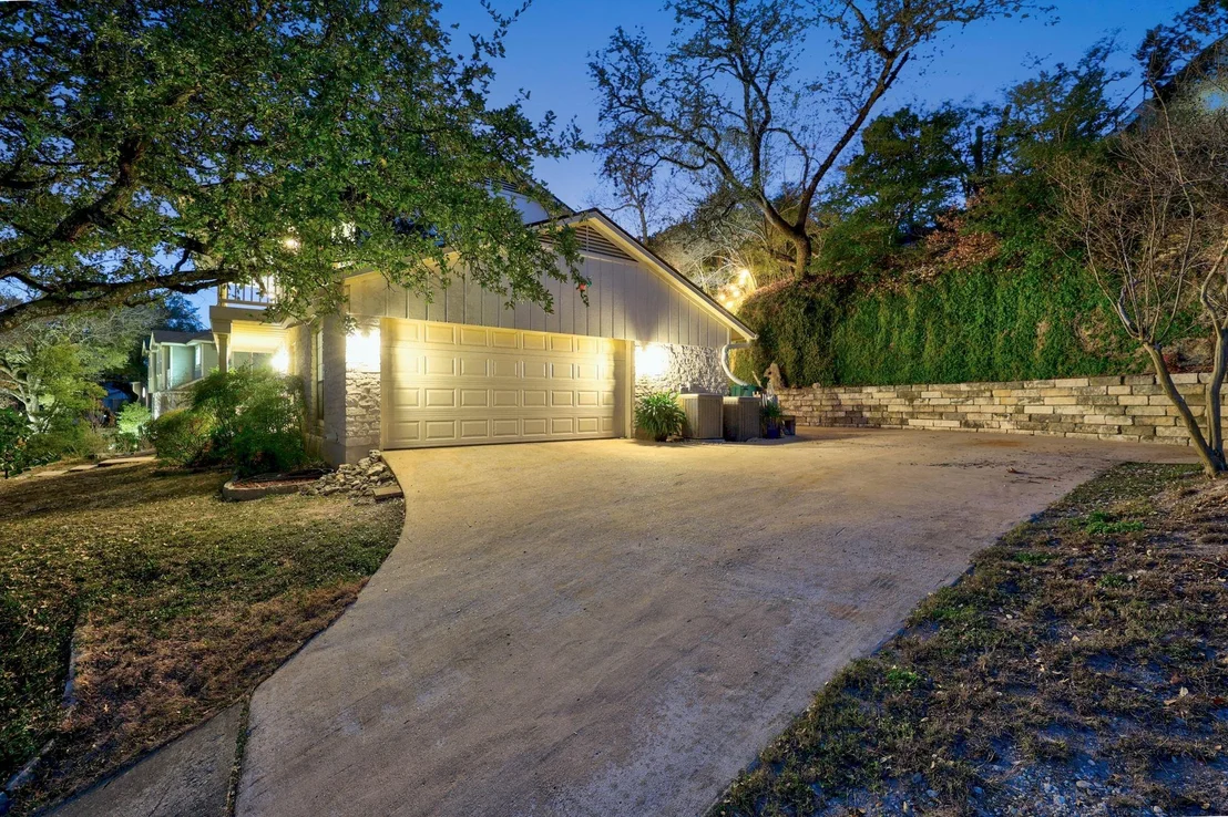 Photo of 9301 Rolling Oaks TRL