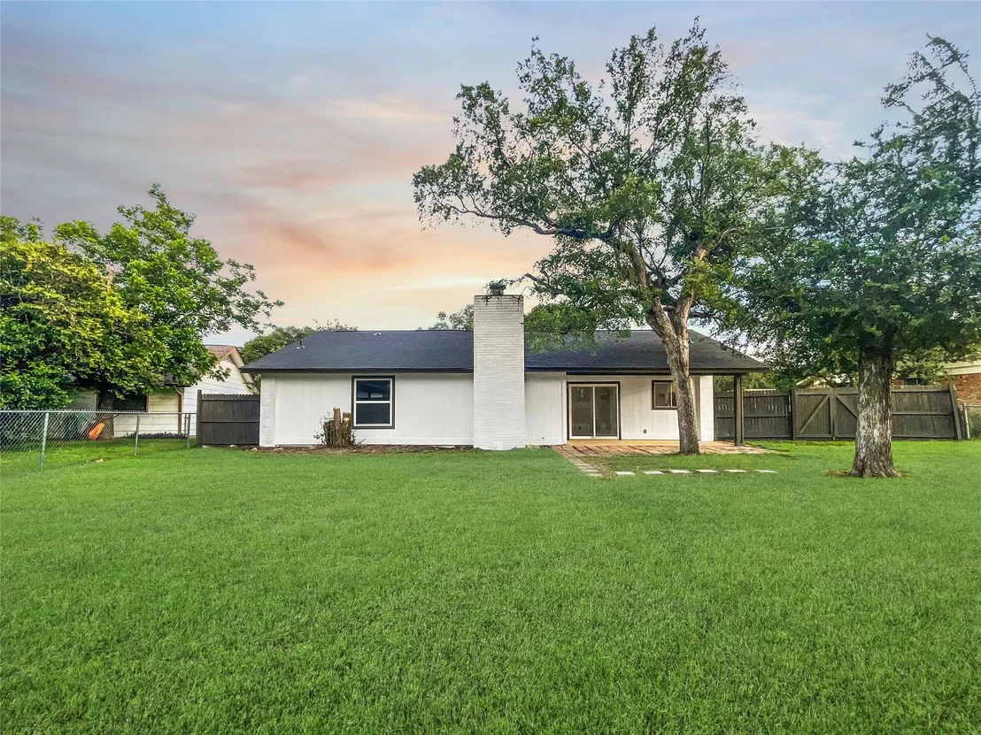 Photo of 313 Golden Oaks DR