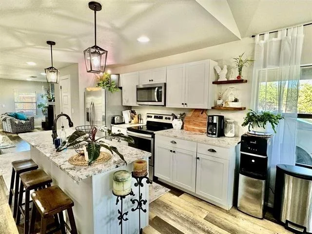 Photo of 800 Lakeway