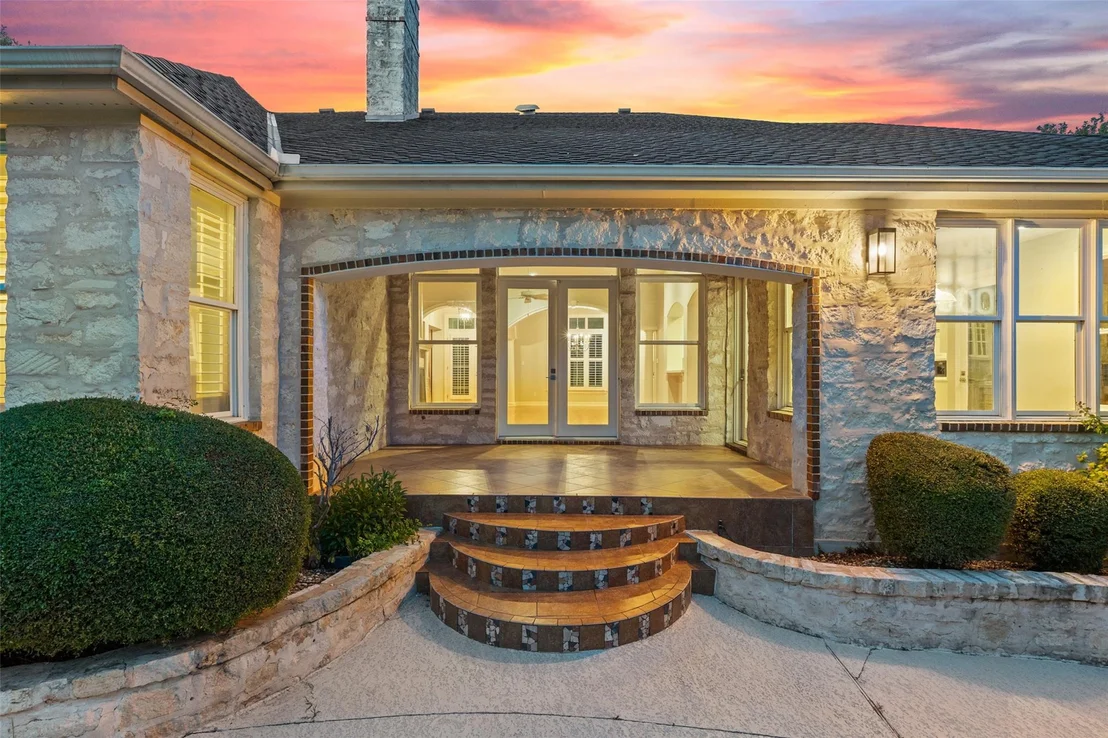 Photo of 127 Roberts CIR