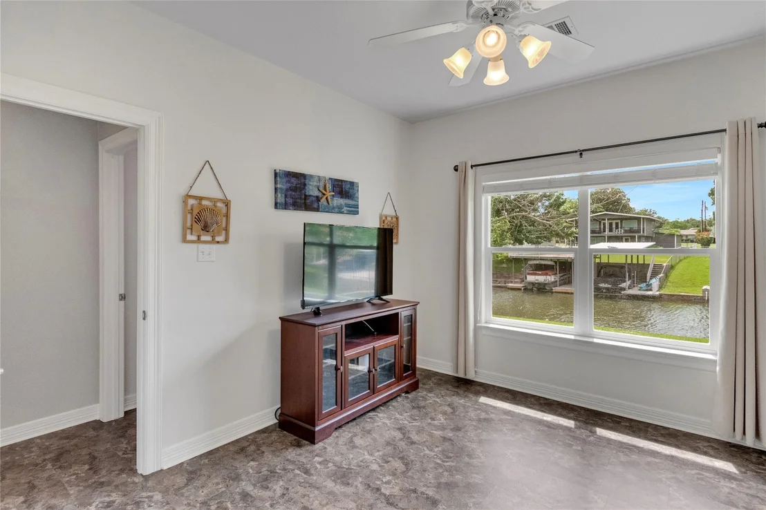 Photo of 307 E Pheasant RD