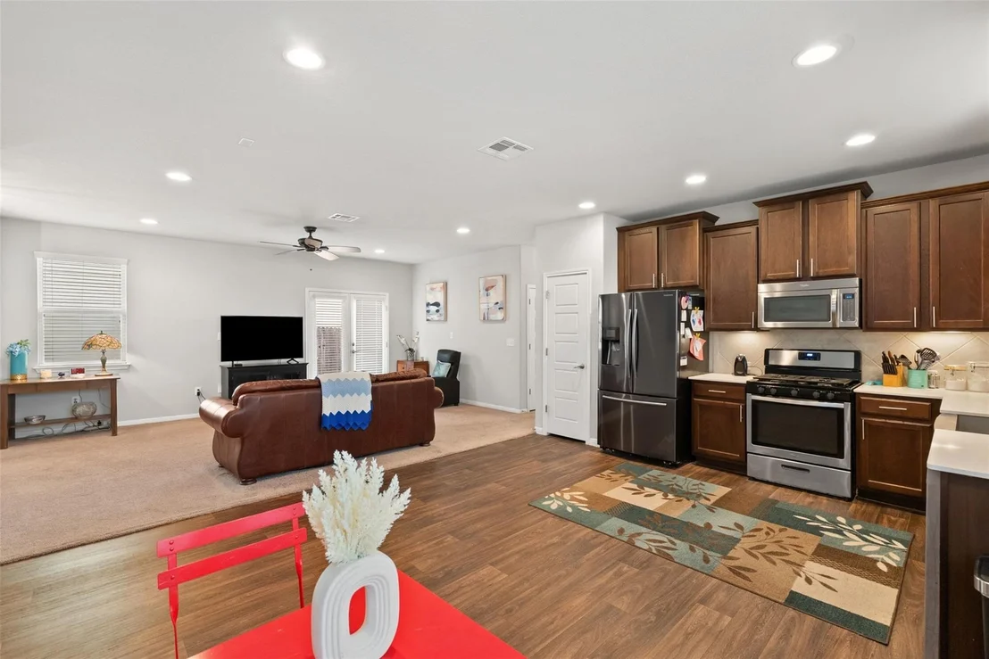 Photo of 557 Twisted Oaks LN