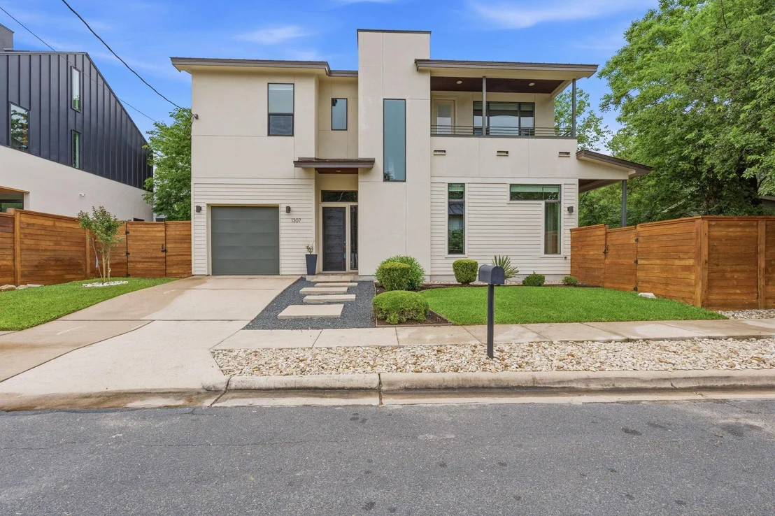 Photo of 1307 Clifford Ave