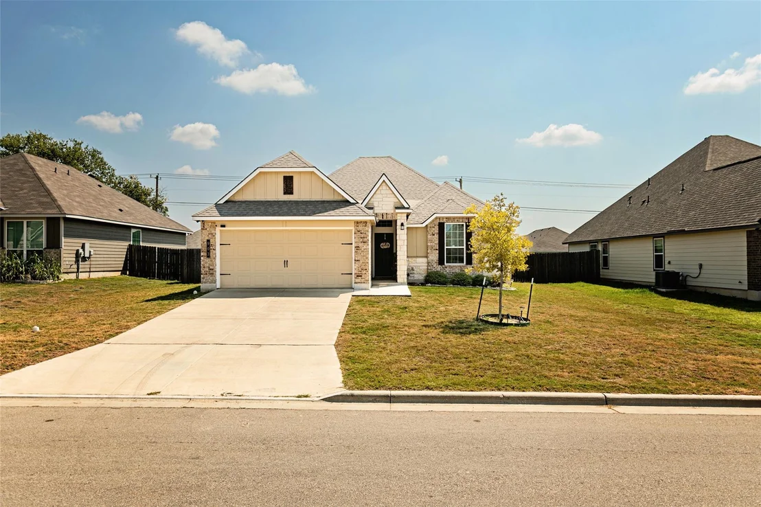 Photo of 903 Fallbrook DR
