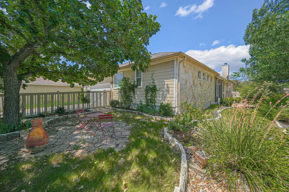 Photo of 1049 Sanders