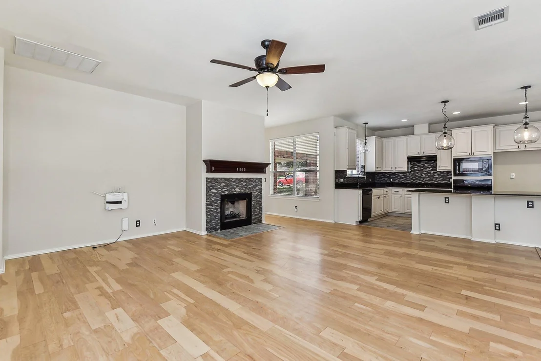 Photo of 3998 Lord Byron CIR