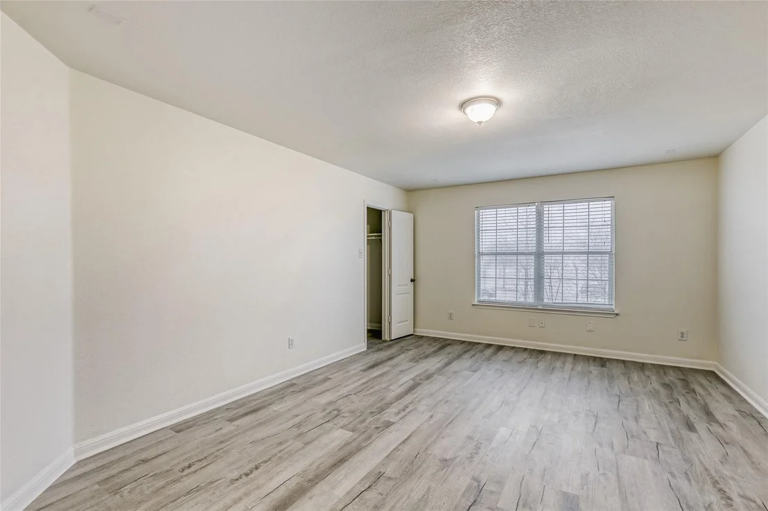 Photo of 113 Silver Lace LN