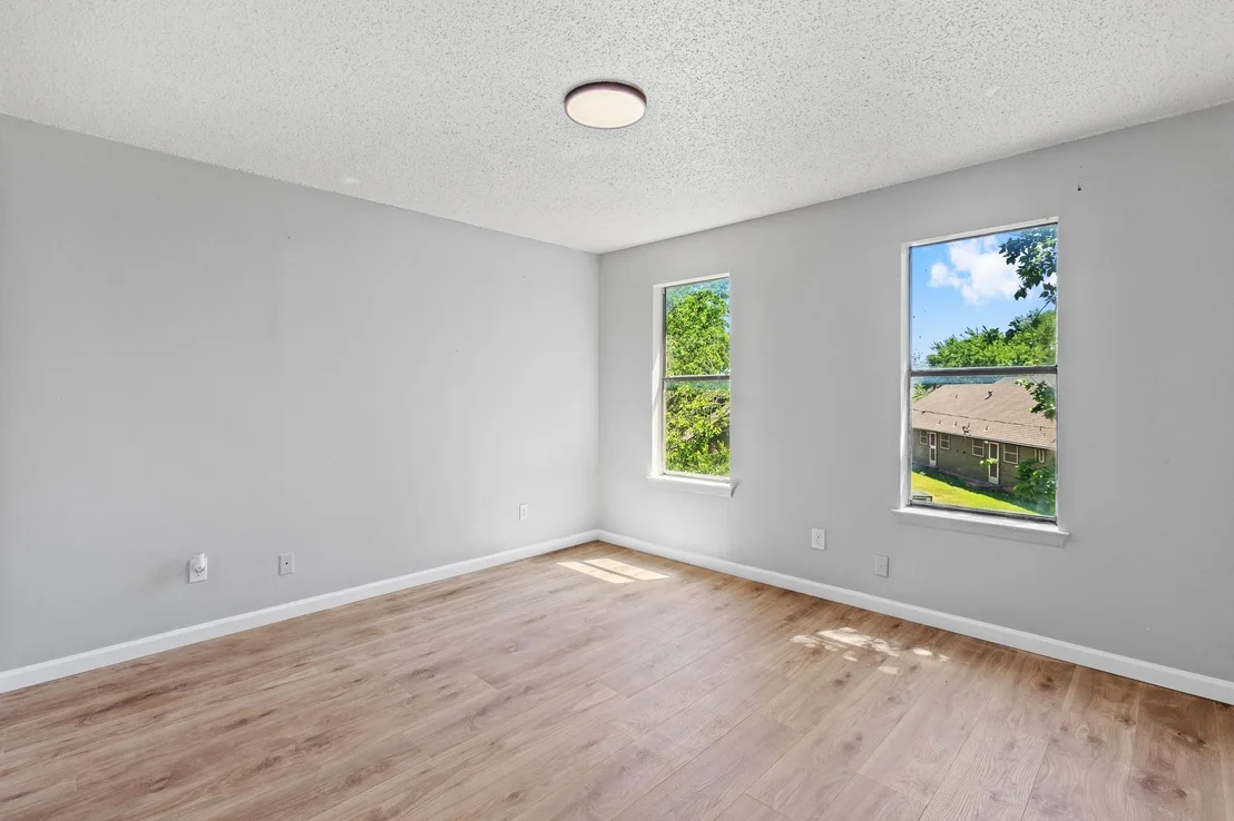 Photo of 1907 W LOOP