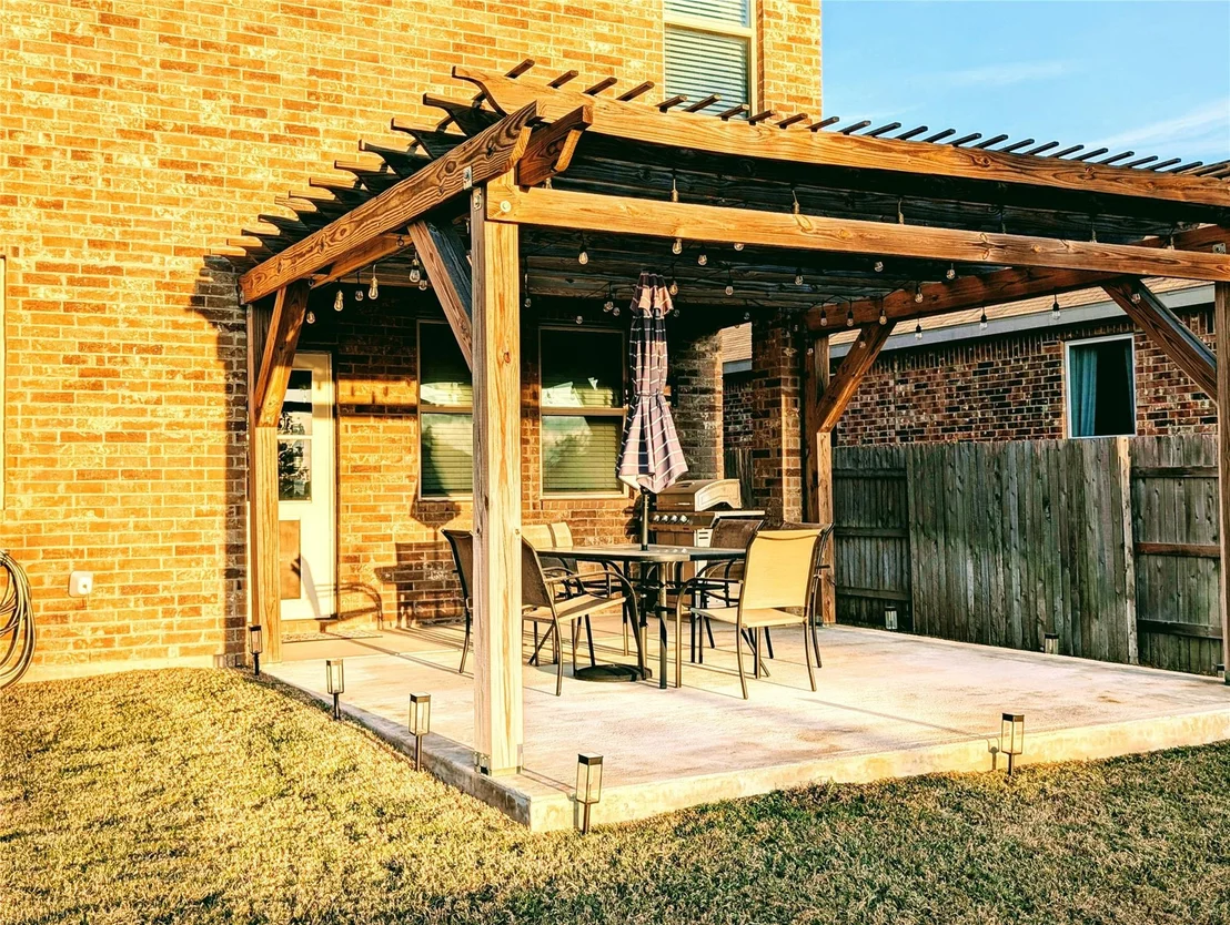 Photo of 226 Thornless CIR