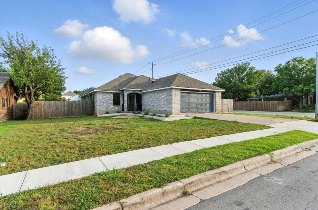 Photo of 2101 Boxwood PATH