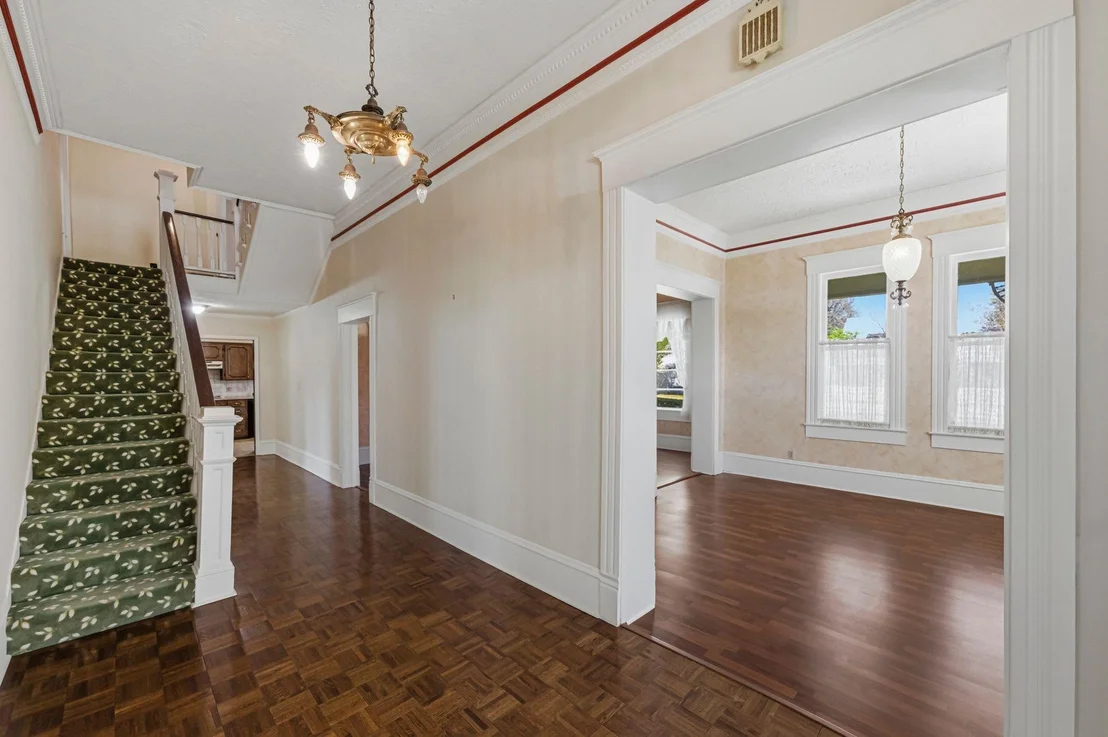 Photo of 100 W 11th ST