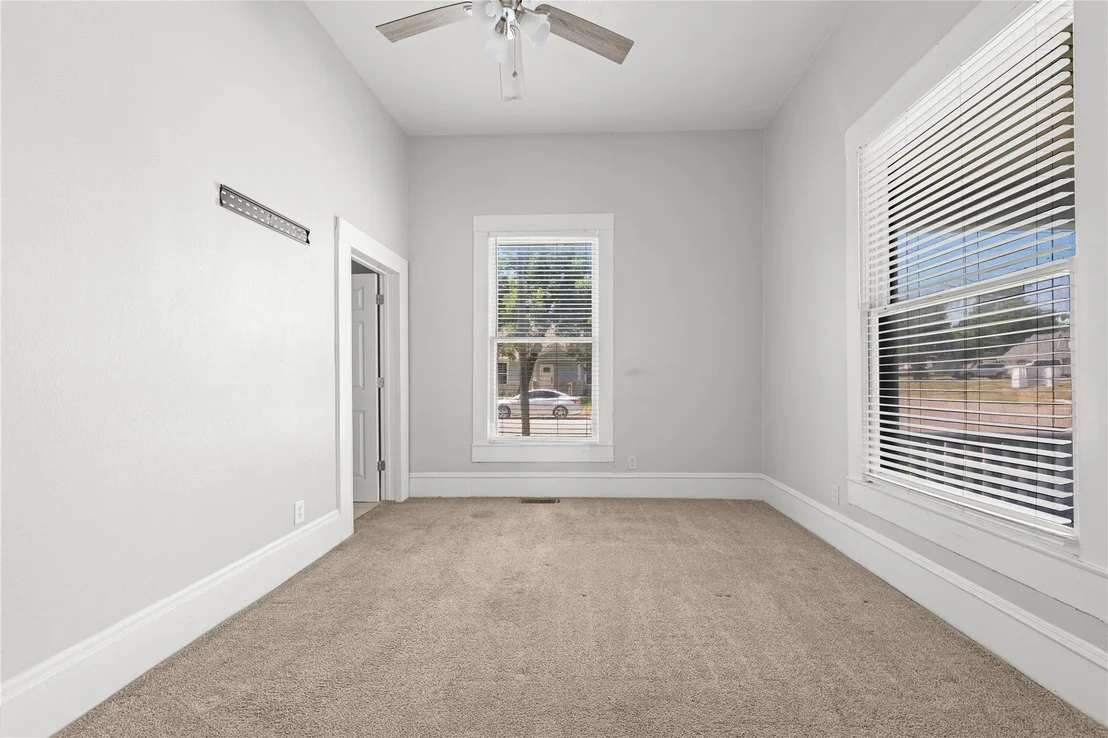 Photo of 803 N 3rd ST