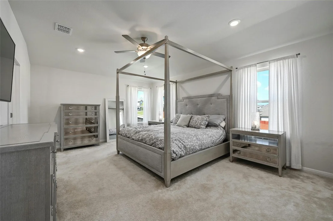 Photo of 468 Purple Heart DR