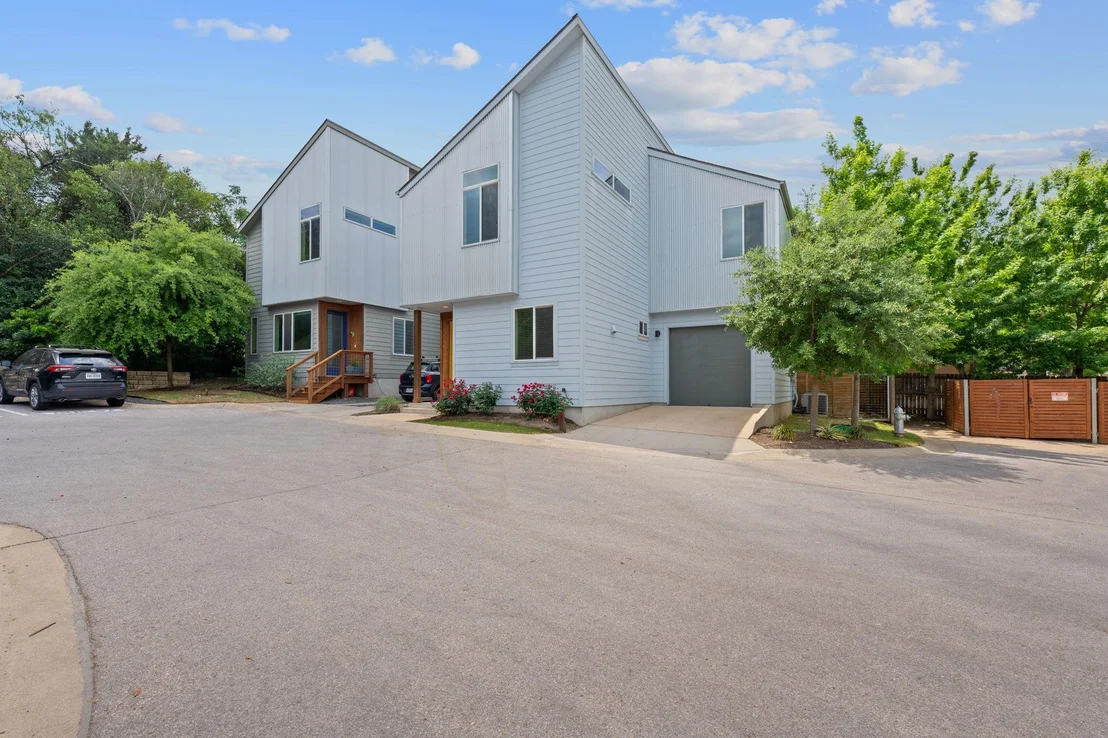Photo of Unit 14 at 705 N Bluff DR