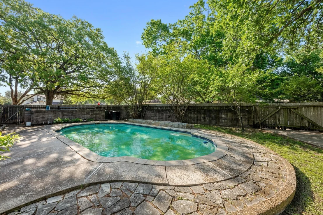 Photo of 2412 W Messick LOOP