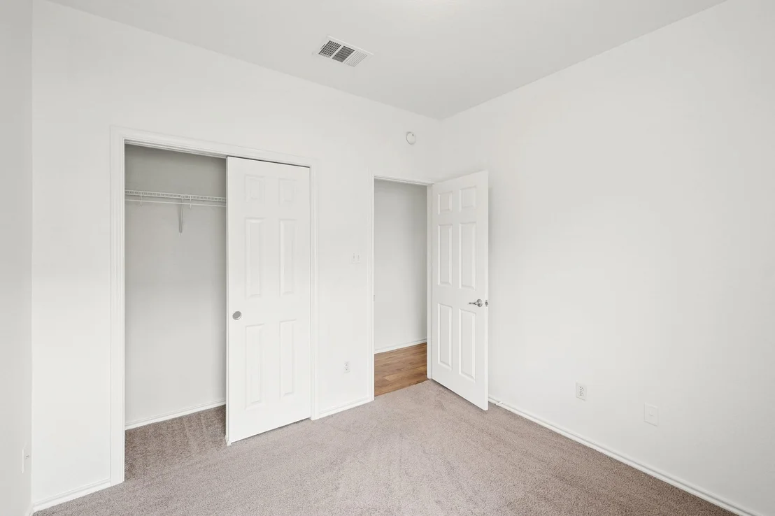 Photo of 141 Ashwood N