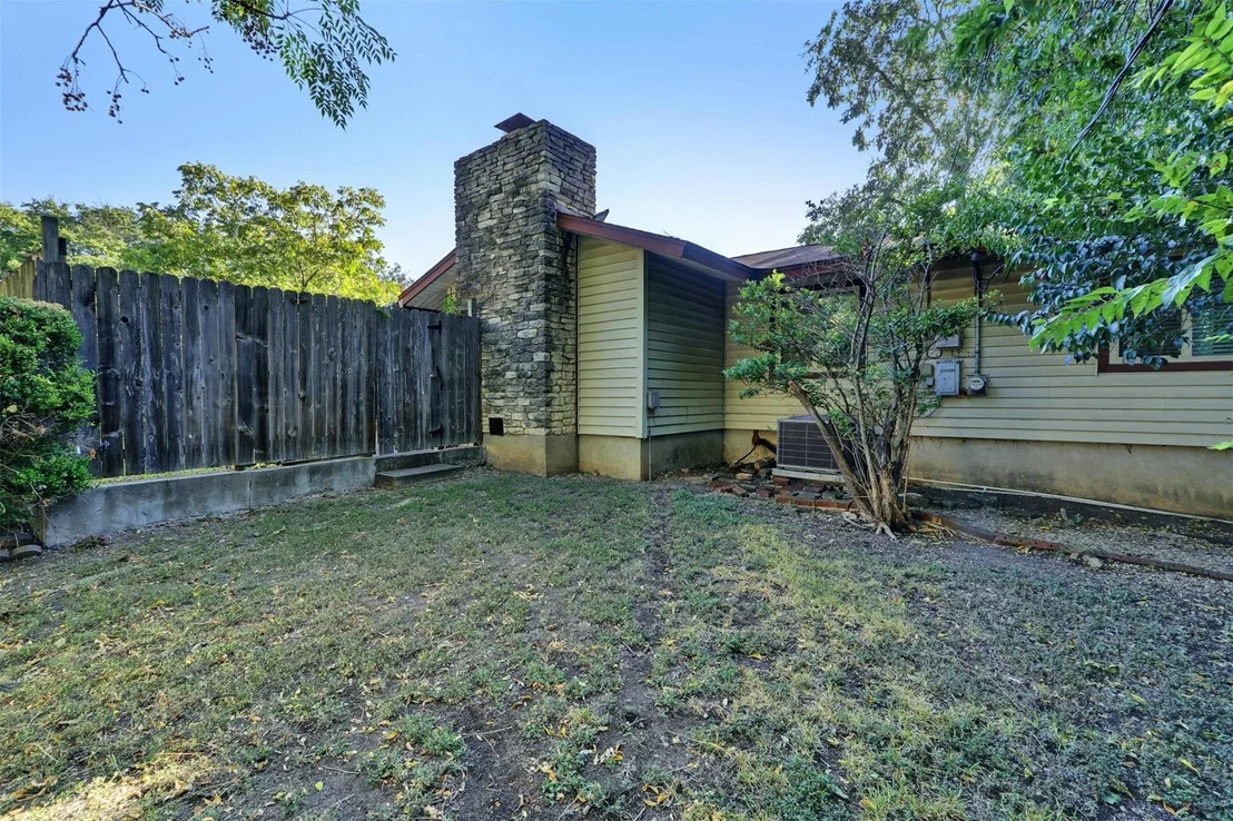 Photo of 6918 Vassar DR