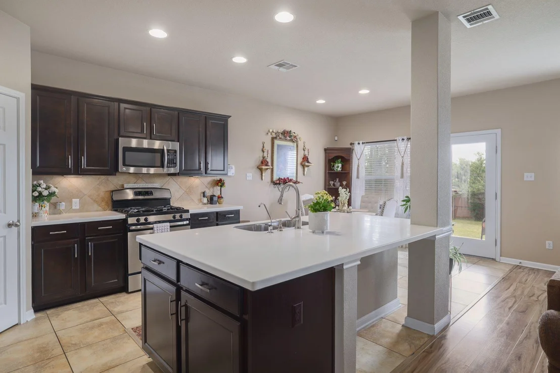Photo of 588 Bottle Brush DR