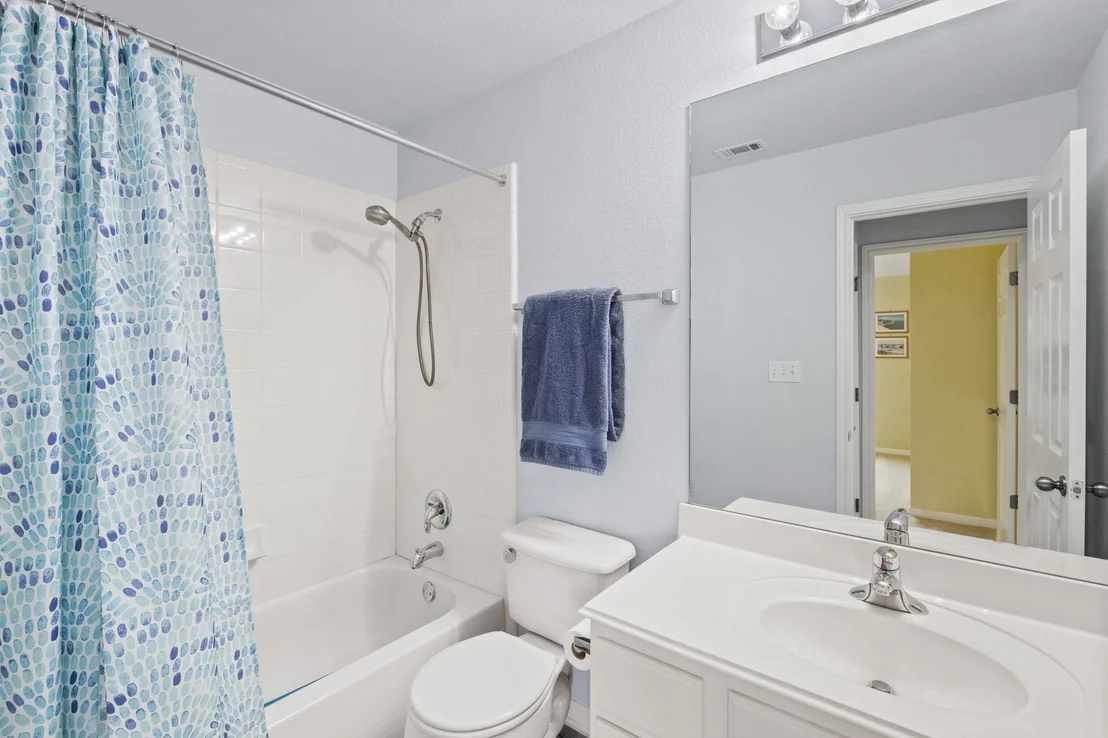 Photo of 136 Eaton LN